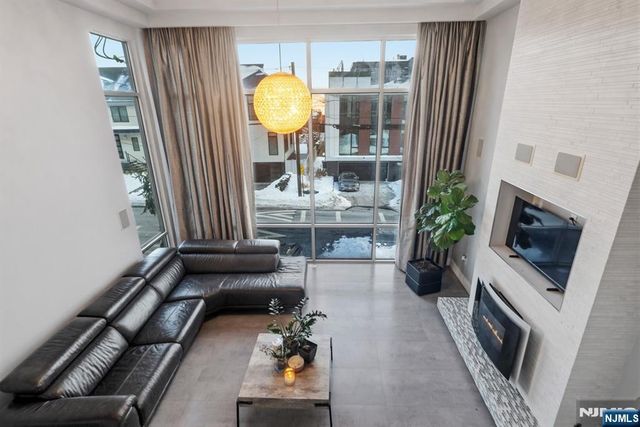 760 Undercliff, Edgewater, NJ 07020