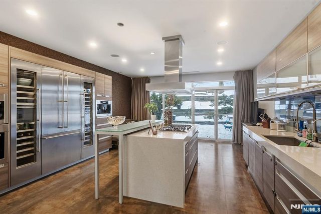 760 Undercliff, Edgewater, NJ 07020