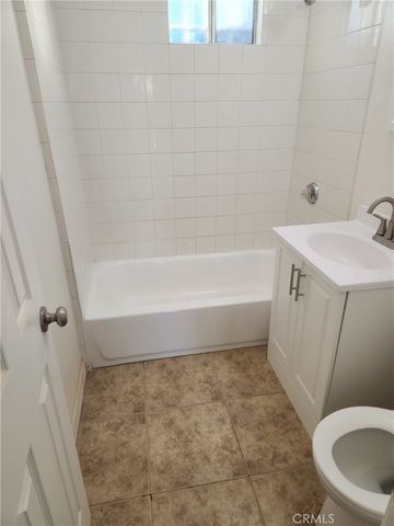 11100 S, New Hampshire, Los Angeles, CA 90044