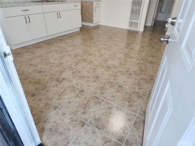 11100 S, New Hampshire, Los Angeles, CA 90044