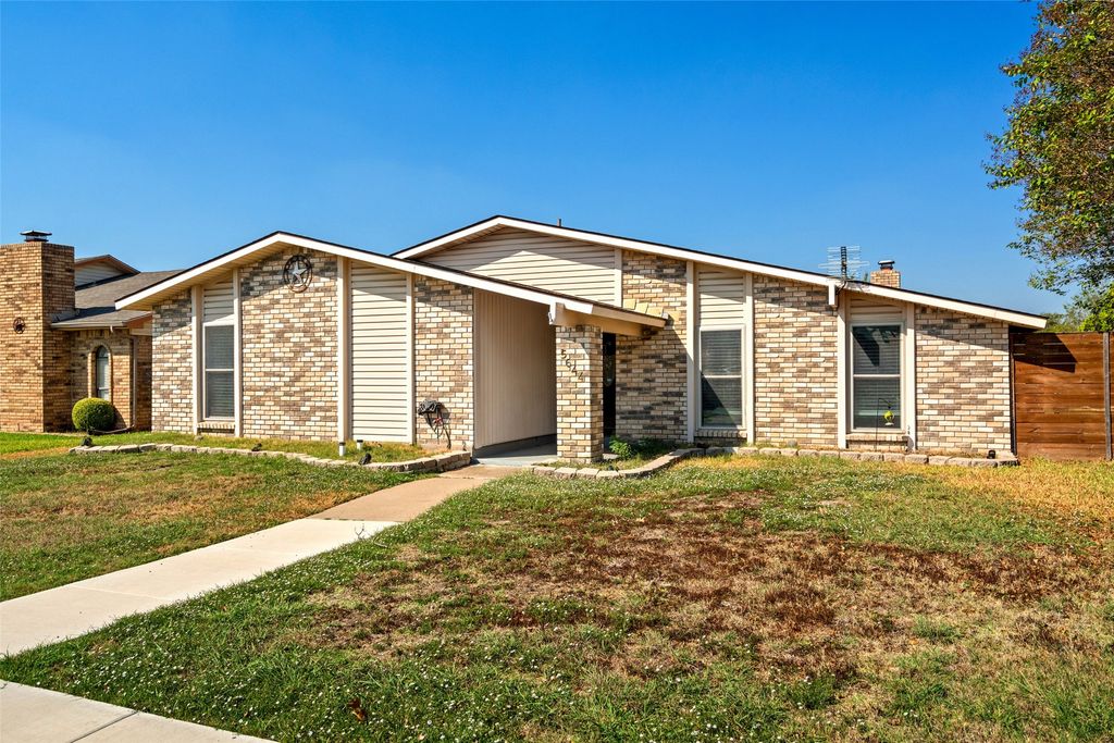 5644 Twitty Street, The Colony, TX 75056 — exterior