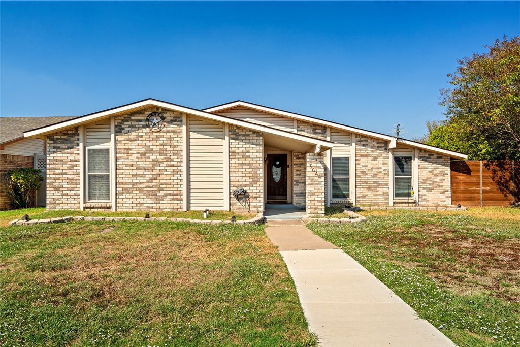 5644 Twitty Street, The Colony, TX 75056 — photo 2