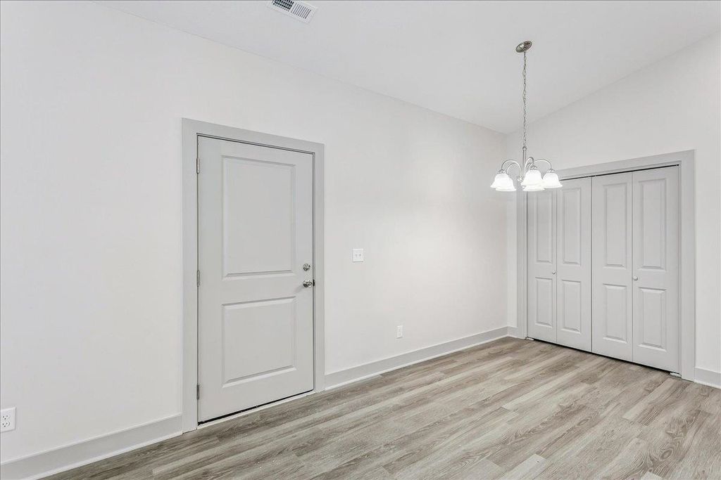 2921 S Bunker Hill Ct