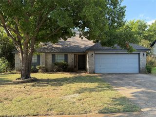 1221 Castleman Drive, Cedar Hill, TX 75104