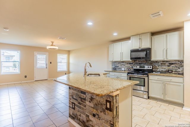 1744 EMERALD EDGE, San Antonio, TX 78245