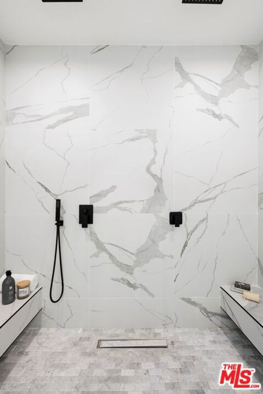 Image 22 of property listing at 5012 Enfield Avenue, Encino, CA 91316