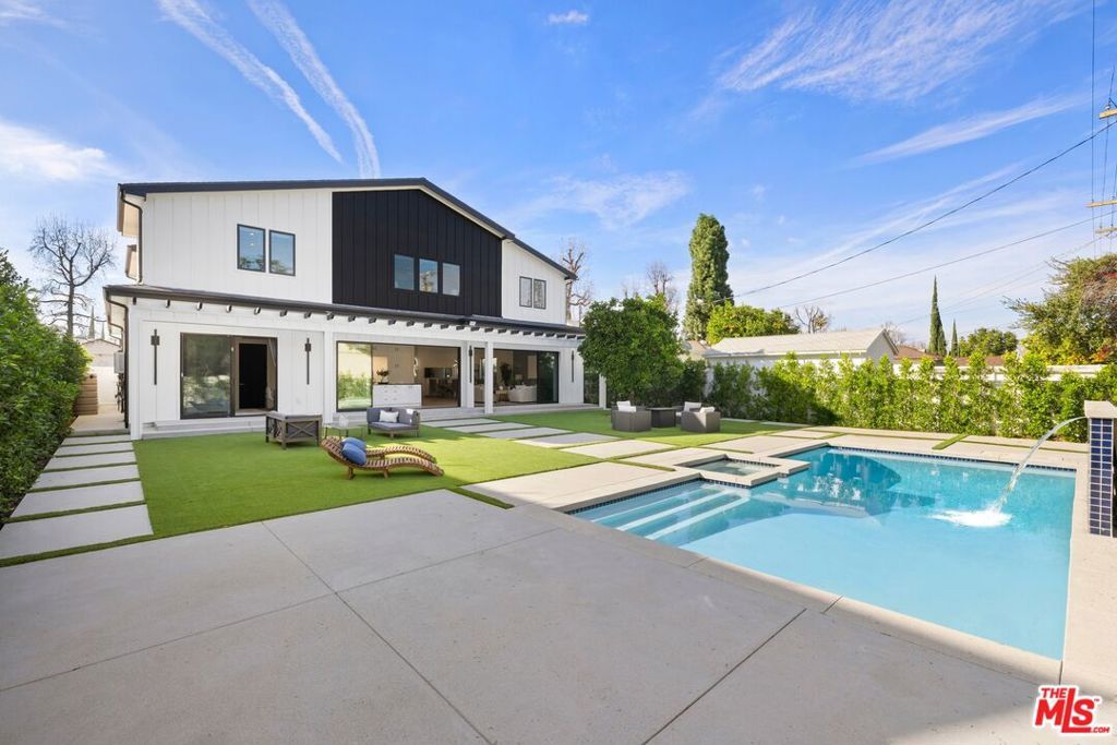 Image 29 of property listing at 5012 Enfield Avenue, Encino, CA 91316