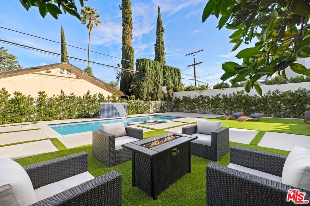 Image 33 of property listing at 5012 Enfield Avenue, Encino, CA 91316