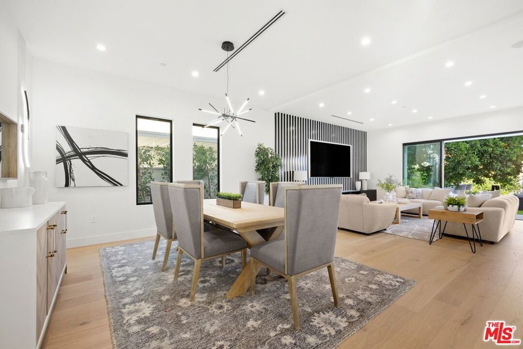 Image 5 of property listing at 5012 Enfield Avenue, Encino, CA 91316