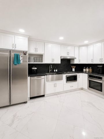 886 Woodmere Drive, Valley Stream, NY 11581