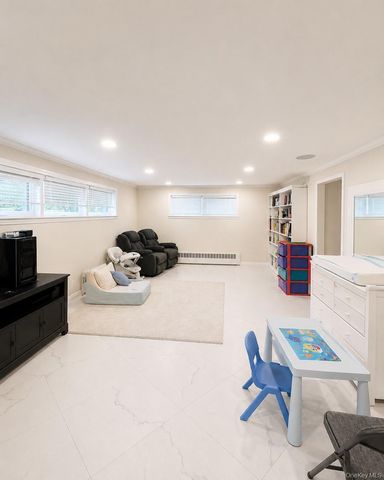 886 Woodmere Drive, Valley Stream, NY 11581