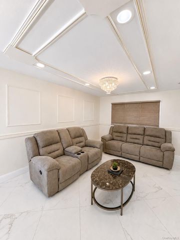 886 Woodmere Drive, Valley Stream, NY 11581