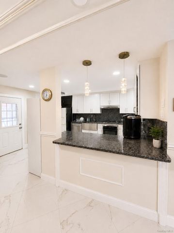 886 Woodmere Drive, Valley Stream, NY 11581