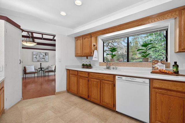 2468 Oakvale Dr., Shingle Springs, CA 95682