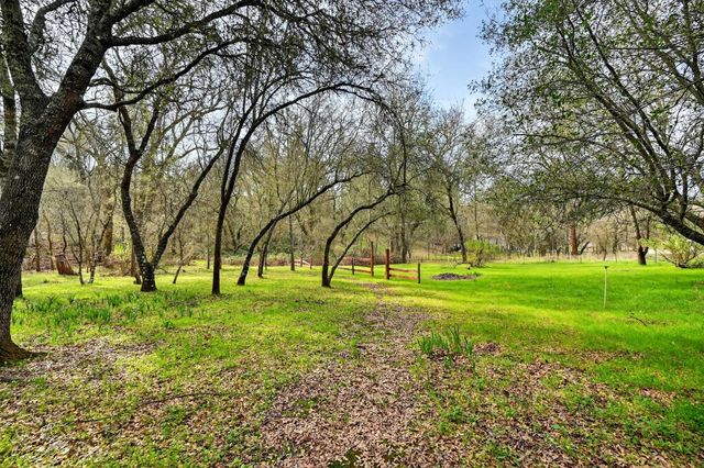 2468 Oakvale Dr., Shingle Springs, CA 95682