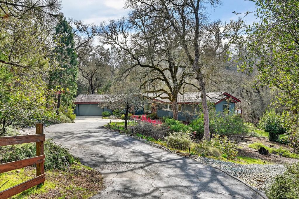 2468 Oakvale Dr., Shingle Springs, CA 95682