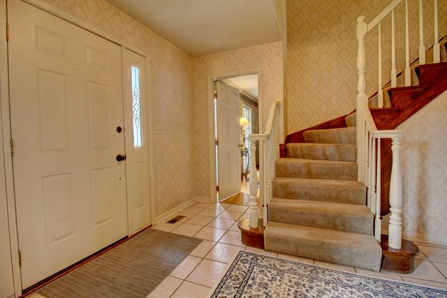 853 Dorset Drive, Wheaton, IL 60189