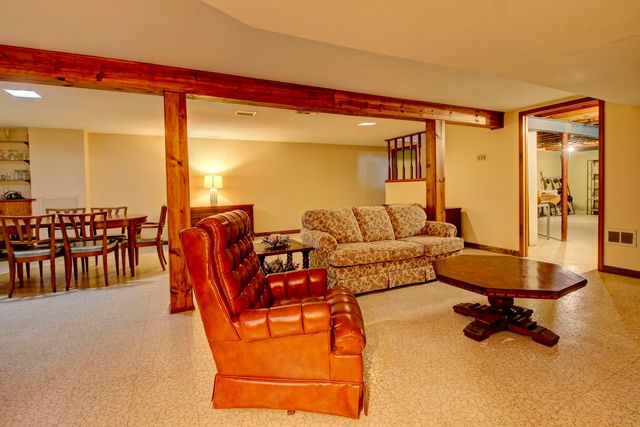 853 Dorset Drive, Wheaton, IL 60189