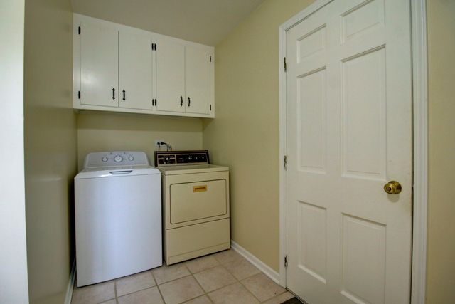 853 Dorset Drive, Wheaton, IL 60189