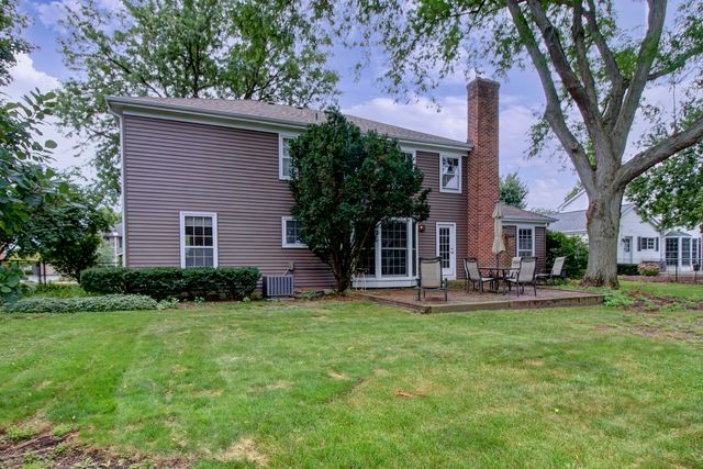 853 Dorset Drive, Wheaton, IL 60189