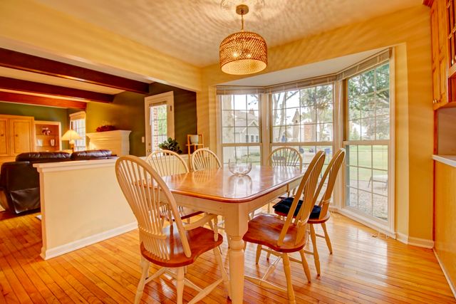 853 Dorset Drive, Wheaton, IL 60189