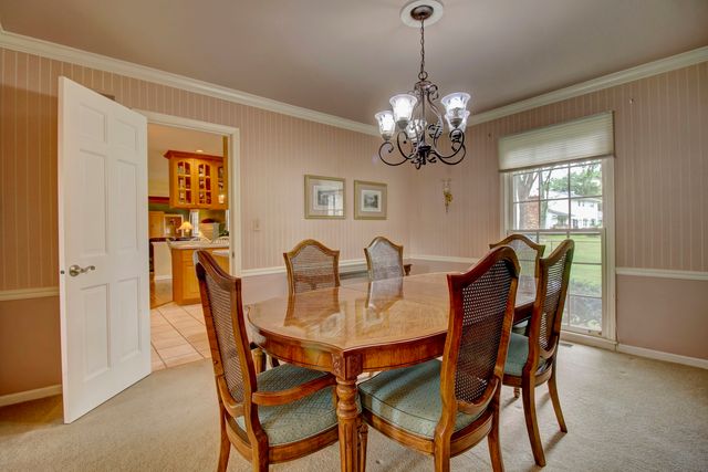 853 Dorset Drive, Wheaton, IL 60189