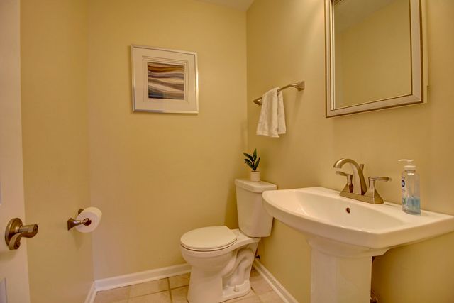 853 Dorset Drive, Wheaton, IL 60189