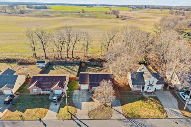 3329 S Senseney Cir, Clarksville, TN 37042