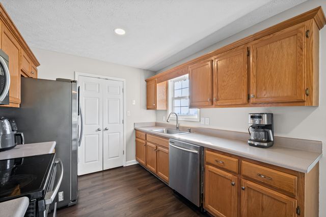 3329 S Senseney Cir, Clarksville, TN 37042