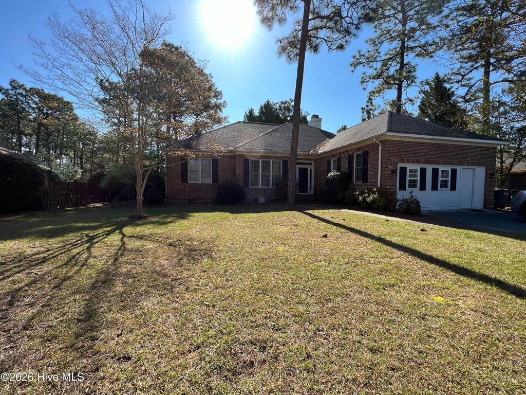 50 Catalpa Lane S, Pinehurst, NC 28374