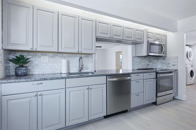 6800 Cypress Road 201, Plantation, FL 33317