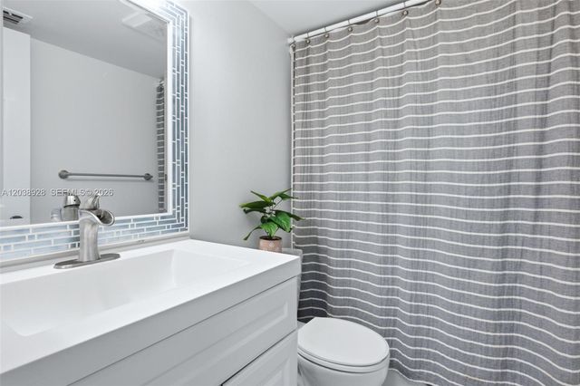 6800 Cypress Road 201, Plantation, FL 33317