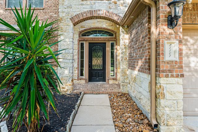 21107 Knight Quest Drive, Tomball, TX 77375