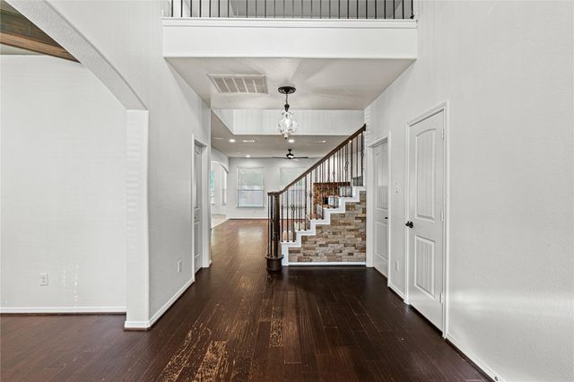 21107 Knight Quest Drive, Tomball, TX 77375