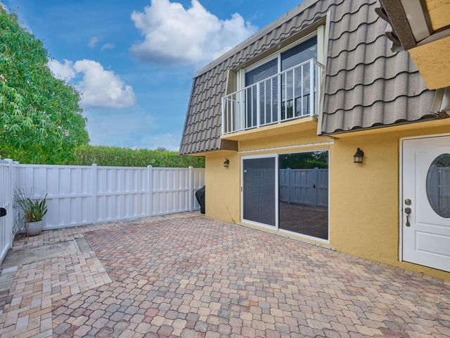 22168 Boca Rancho Drive D, Boca Raton, FL 33428