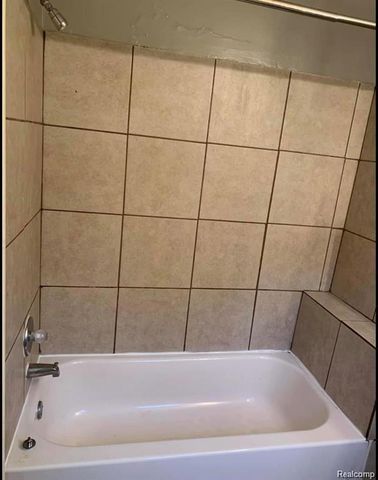 1761 E Evelyn Avenue, Hazel Park, MI 48030