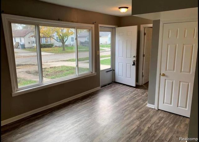 1761 E Evelyn Avenue, Hazel Park, MI 48030