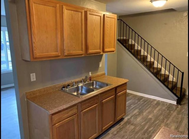 1761 E Evelyn Avenue, Hazel Park, MI 48030