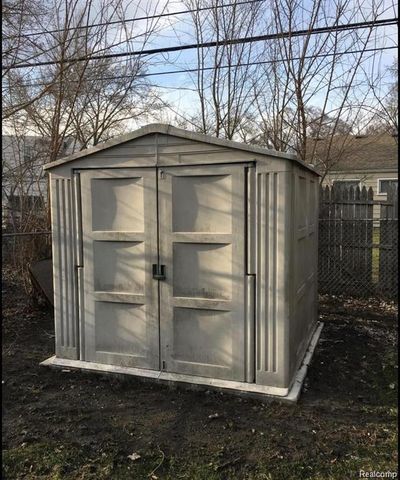 1761 E Evelyn Avenue, Hazel Park, MI 48030