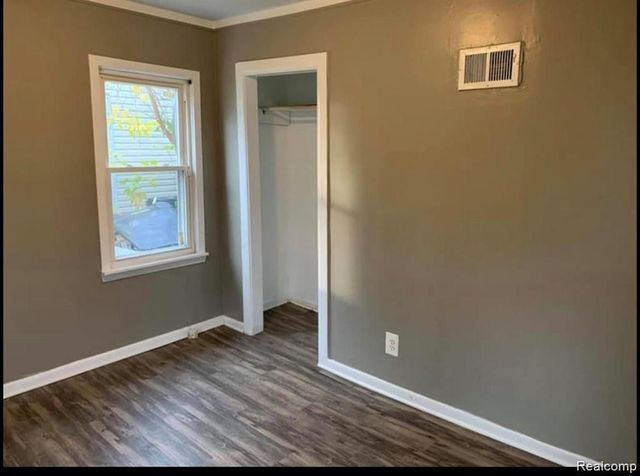 1761 E Evelyn Avenue, Hazel Park, MI 48030