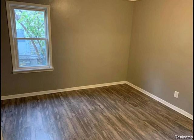 1761 E Evelyn Avenue, Hazel Park, MI 48030