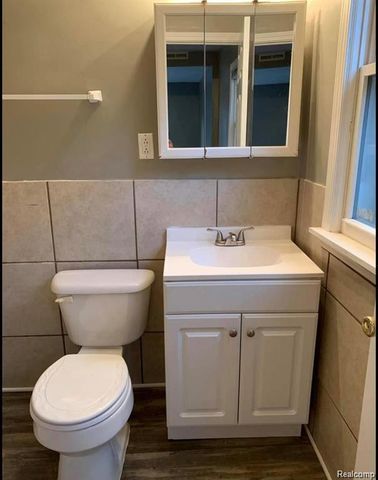 1761 E Evelyn Avenue, Hazel Park, MI 48030