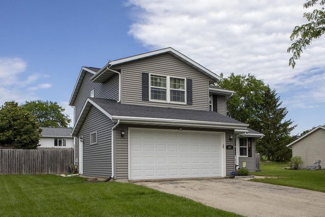 220 Wildflower Way, Lake Mills, WI 53551