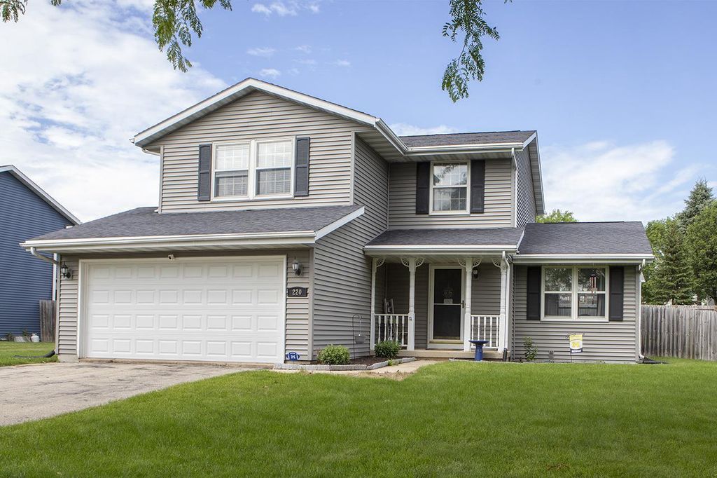 220 Wildflower Way, Lake Mills, WI 53551