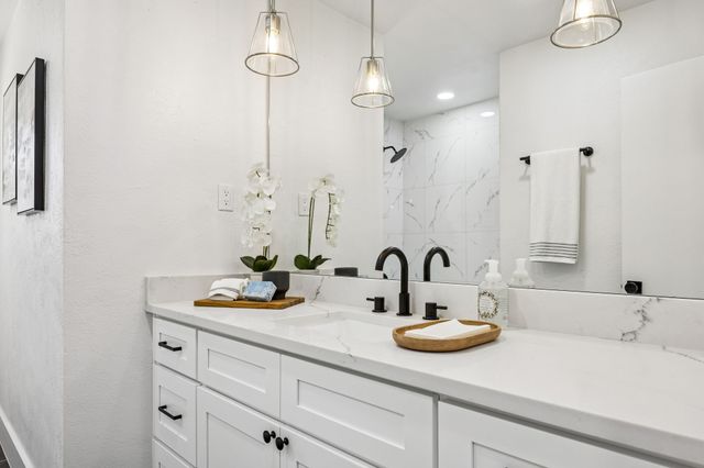 808 Lee Drive, Bedford, TX 76022