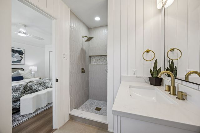 808 Lee Drive, Bedford, TX 76022