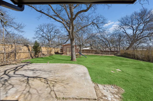 808 Lee Drive, Bedford, TX 76022