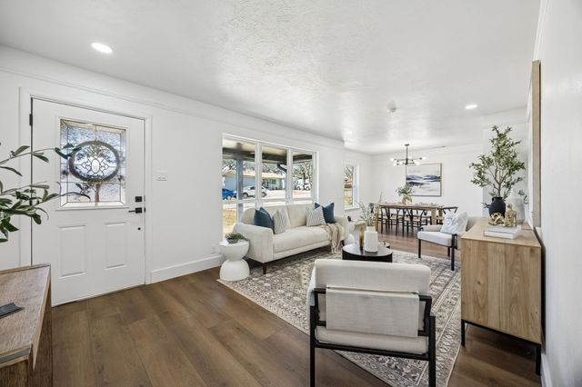 808 Lee Drive, Bedford, TX 76022