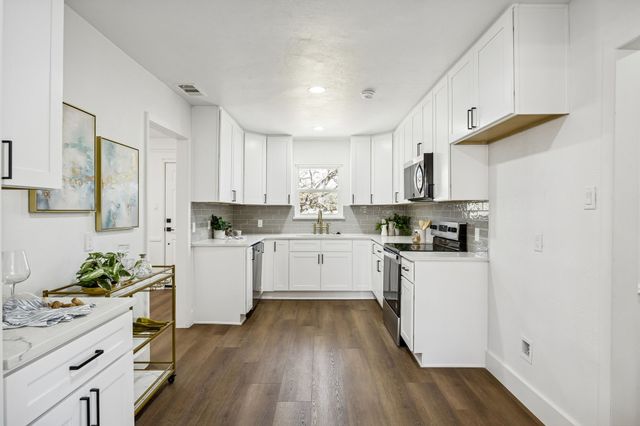 808 Lee Drive, Bedford, TX 76022