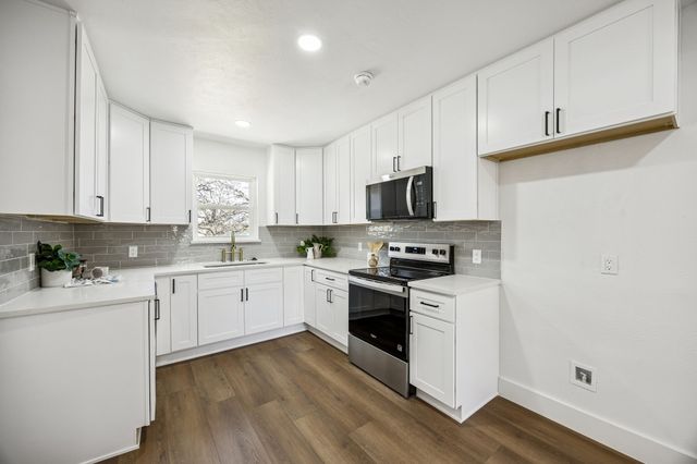 808 Lee Drive, Bedford, TX 76022